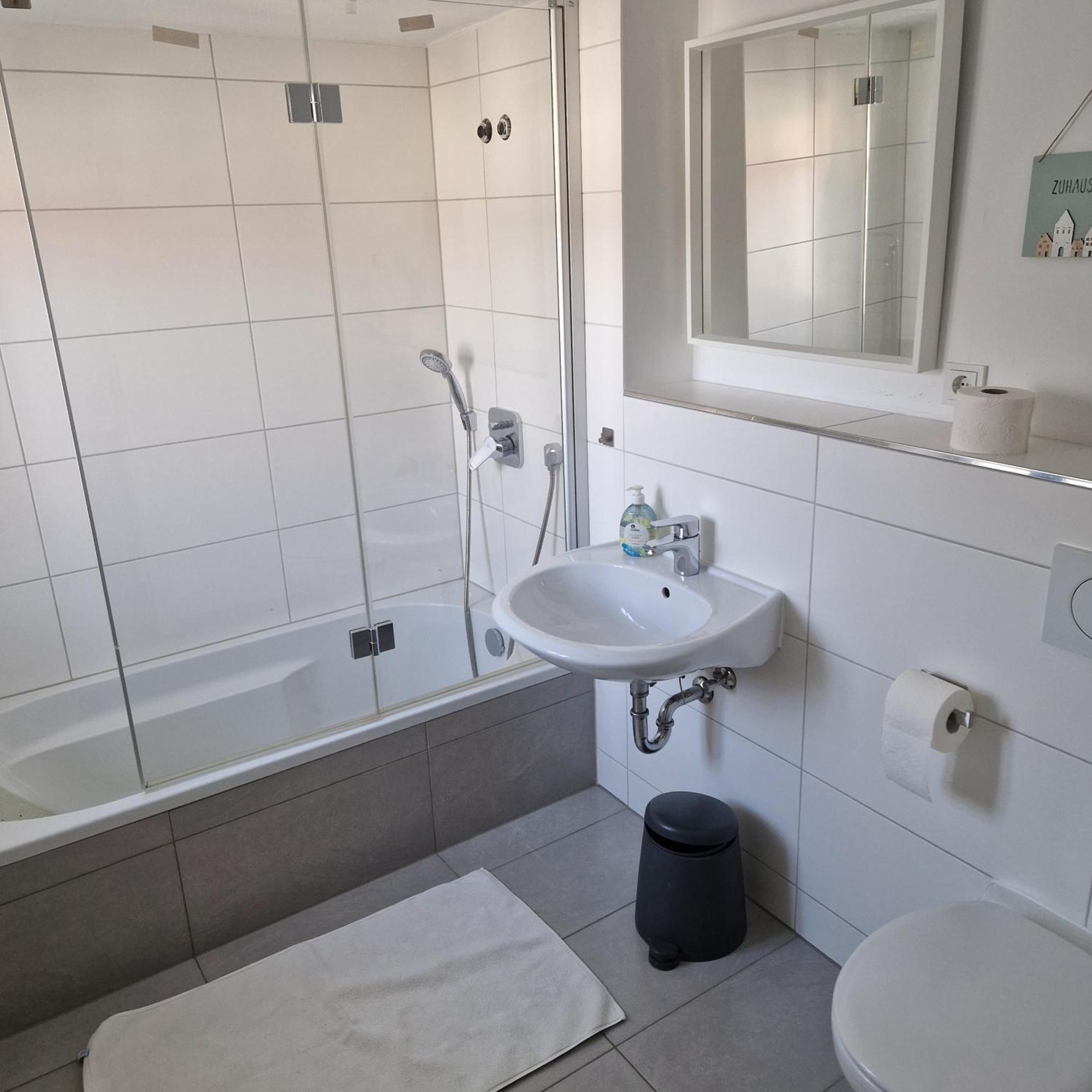 Apartments & Moeblierte Zimmer In Kahl Am Main, Kontaktloser Self Check-In, W-Lan, Schreibtisch, Duschbad, Kuechenzeile, Pkw-Plaetze Номер фото