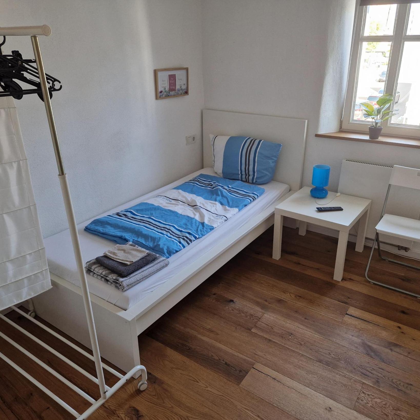 Apartments & Moeblierte Zimmer In Kahl Am Main, Kontaktloser Self Check-In, W-Lan, Schreibtisch, Duschbad, Kuechenzeile, Pkw-Plaetze Номер фото